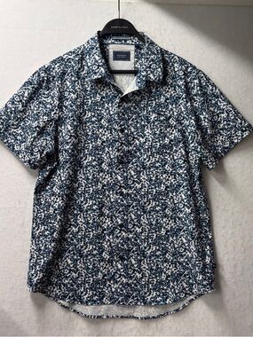 7 Diamonds 4 Way Stretch Short Sleeve Button Geometric Pattern Mens Size Medium
